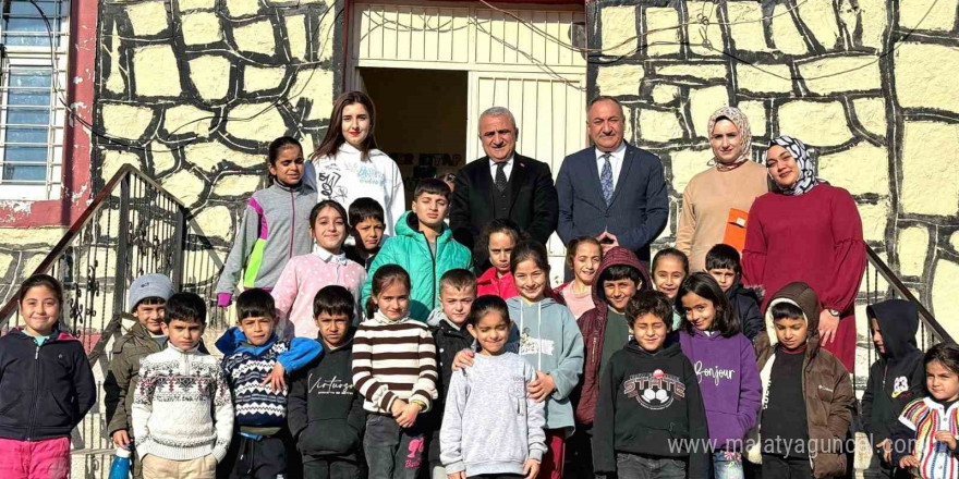 Bitlis İl Milli Eğitim Müdürü, köy okullarını ziyaret etti