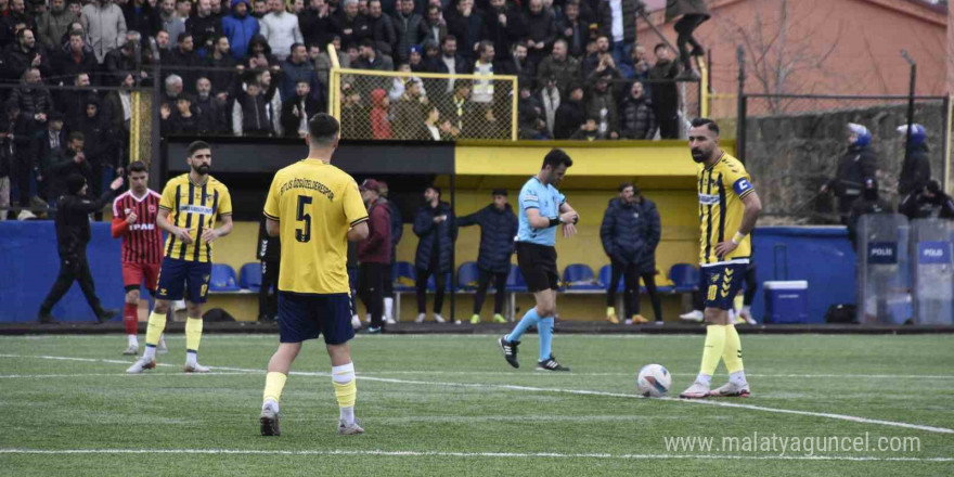 Bitlis’te bölgesel amatör maçta olaylar çıktı