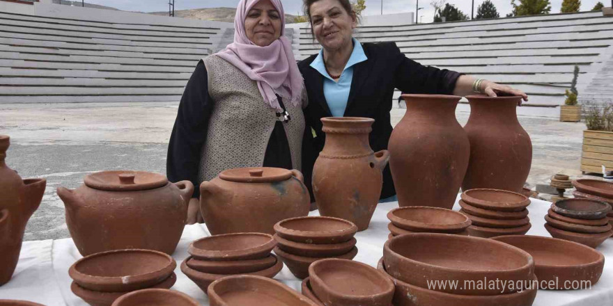 Bitlis’te el emeği göz nuru çanak çömlek sergisi açıldı