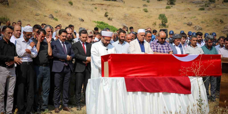 Böbrek yetmezliğinden hayatını kaybeden Gazi Arslan son yolculuğuna uğurlandı