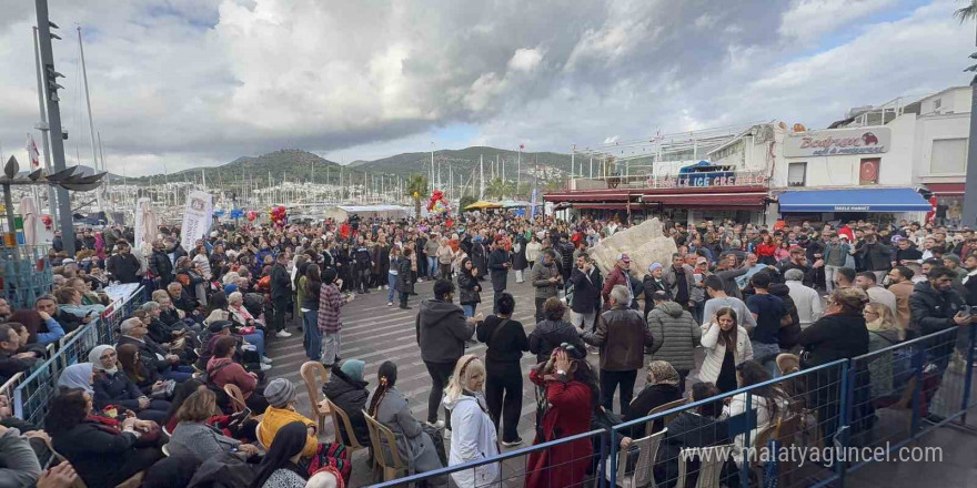 Bodrum’da hamsi ziyafeti: 3 ton hamsi dağıtıldı