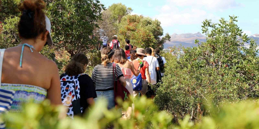 Bodrum’da öğrenciler kıyı temizliği yaptı