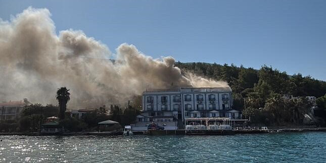 Bodrum’da otelde yangın paniği: 2 kişi yangında mahsur kaldı