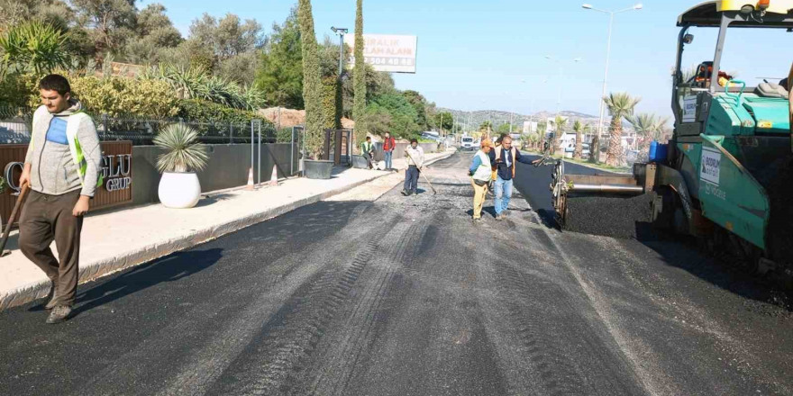 Bodrum’da sıcak asfalt çalışmaları devam ediyor