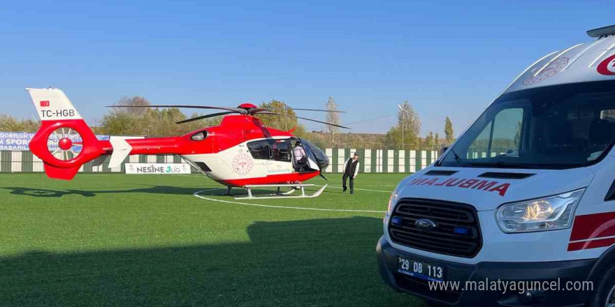 Boğazına fındık kaçan çocuk ambulans helikopterle Trabzon’a sevk edildi