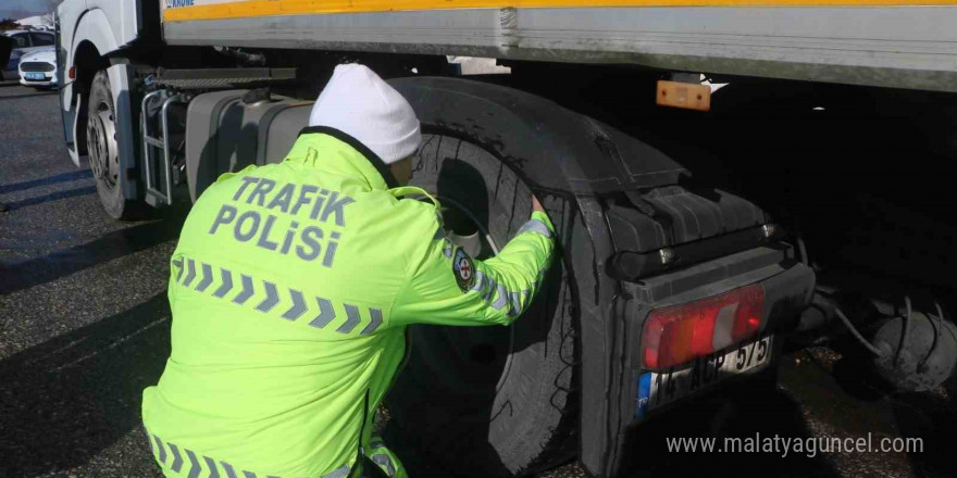 Bolu Dağı geçişinde kış lastiği denetimi