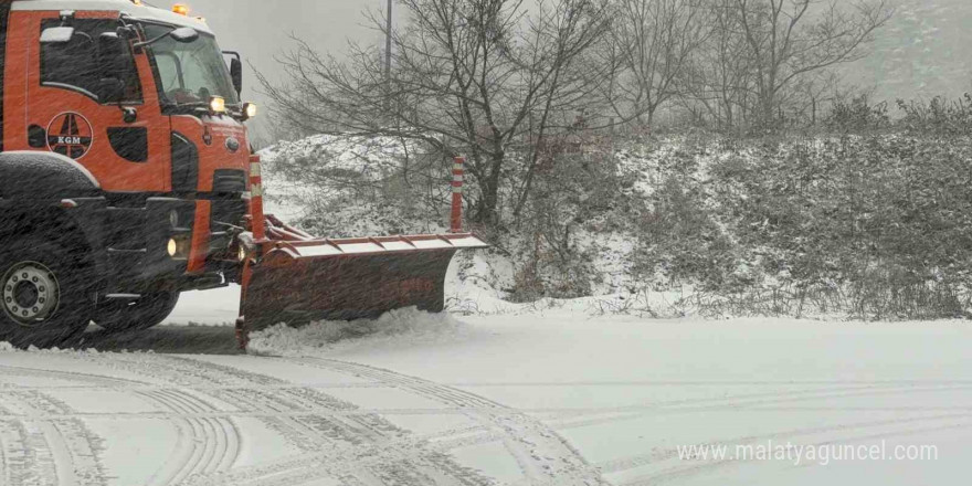 Bolu Dağı’nda beklenen kar başladı