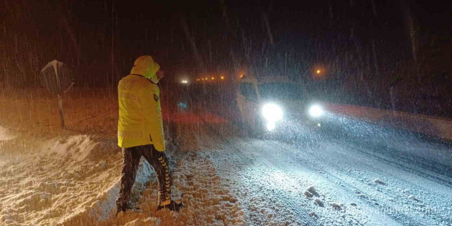 Bolu Dağı’nda kar yağışı etkili oluyor