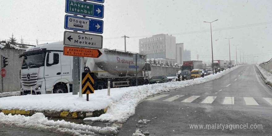 Bolu Dağı’nda kar yağışı etkili oluyor: Kar kalınlığı 40 santimetreyi aştı