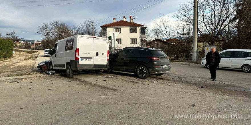 Bolu’da cip minibüsle çarpıştı: 3 yaralı