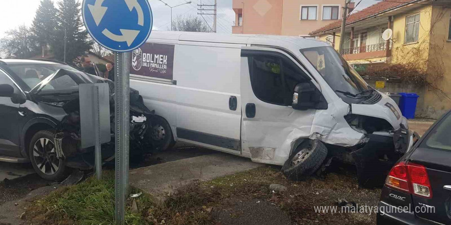 Bolu’da cip minibüsle çarpıştı: 3 yaralı