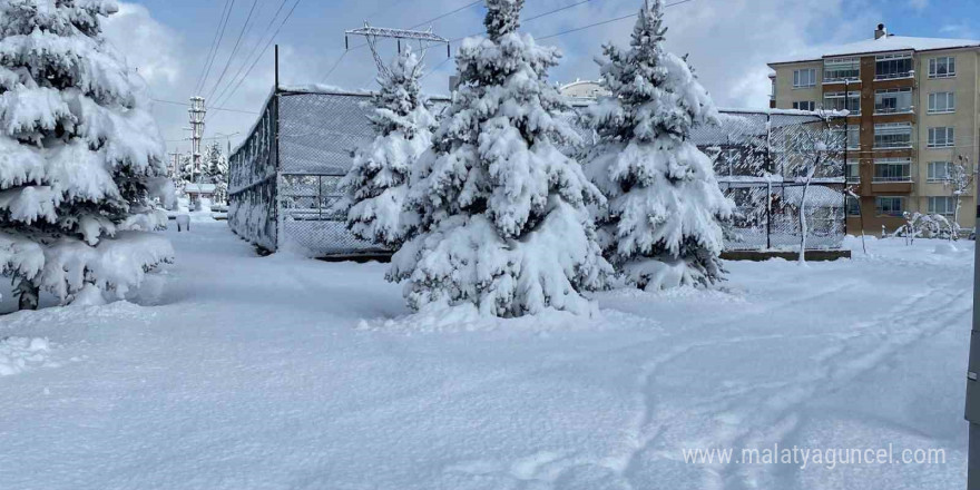 Bolu’da kar kalınlığı 30 santimetreye ulaştı