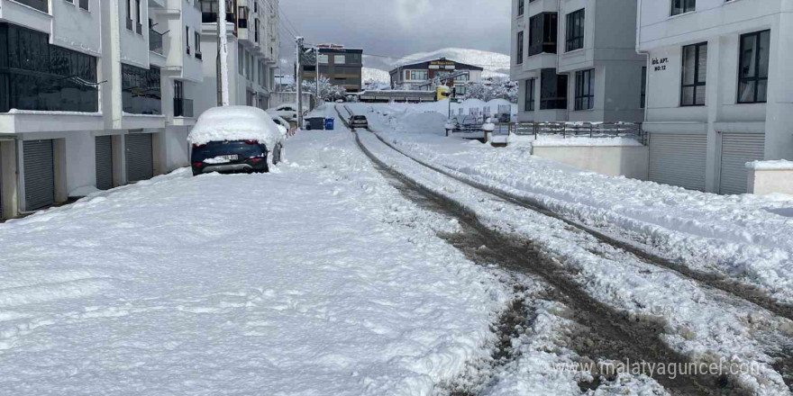 Bolu’da kar kalınlığı 30 santimetreye ulaştı