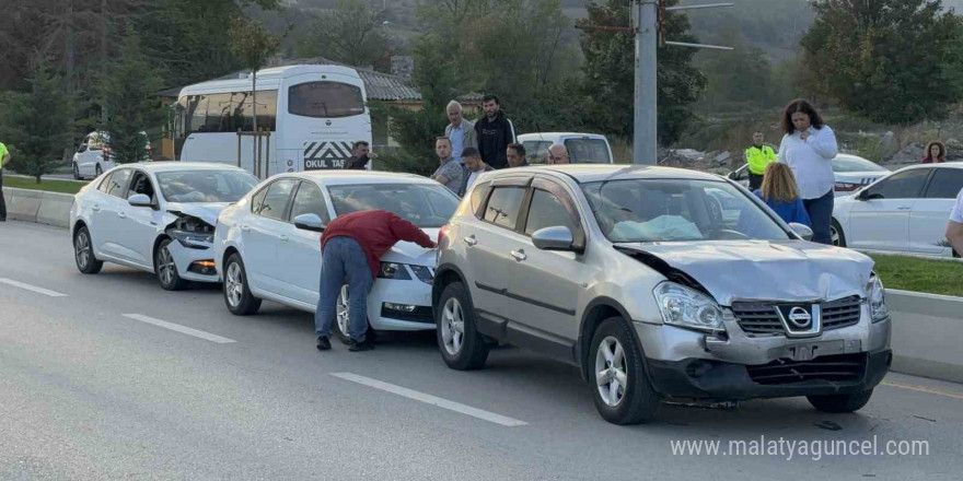 Bolu’da zincirleme kazada 4 araç birbirine girdi