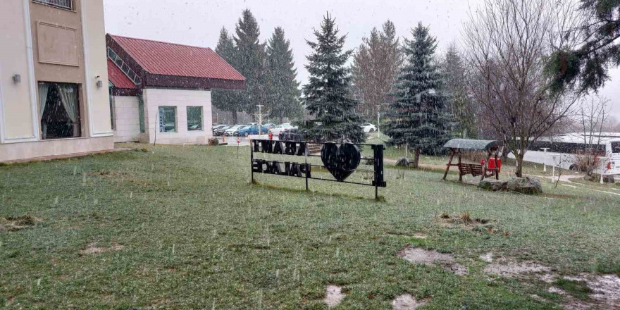 Bolu’nun doğa harikası Abant’ta kar yağışı başladı