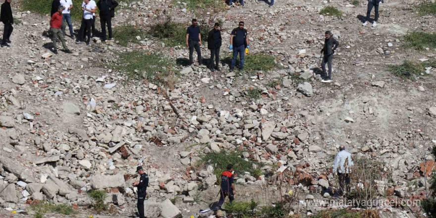 Boş arazide insan kemikleri bulundu