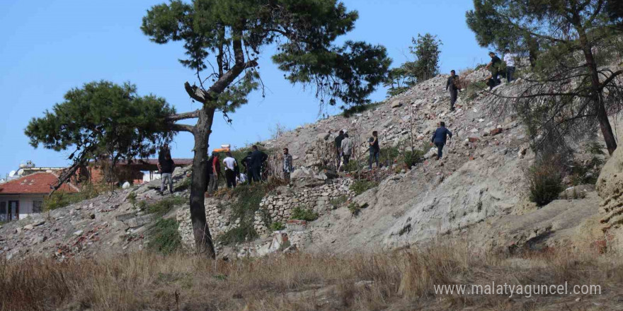 Boş arazide insan kemikleri bulundu