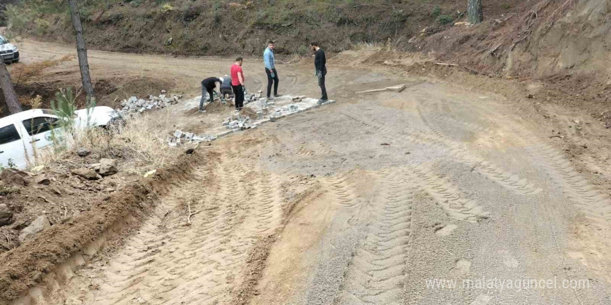 Bozdoğan’da üreticiler için arazi yolları düzenleniyor