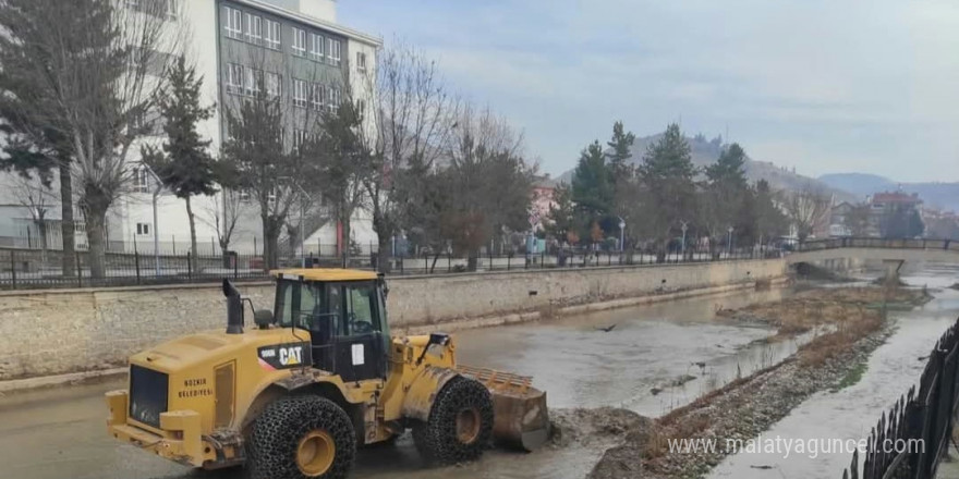 Bozkır’da Çarşamba Çayında temizlik çalışması