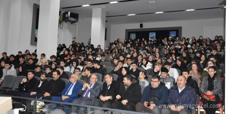 Bozüyük gençliği Akif’i andı