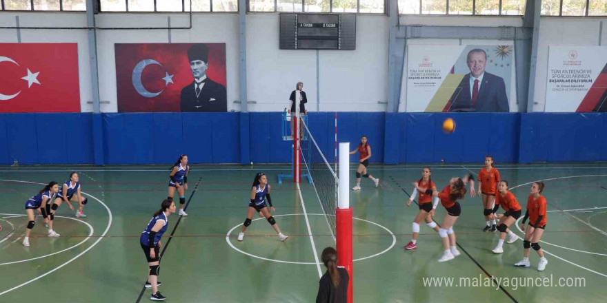 Bozüyük’te 29 Ekim Cumhuriyet Bayramı kapsamında sportif turnuvalar başladı