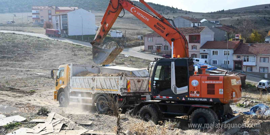 Bozüyük’te altyapı çalışmaları yeni hat yapım çalışmalarıyla devam ediyor