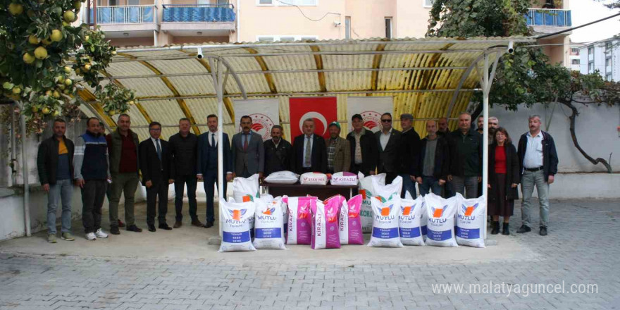 Bozüyük’te çiftçilere yem bitkisi tohumu dağıtıldı