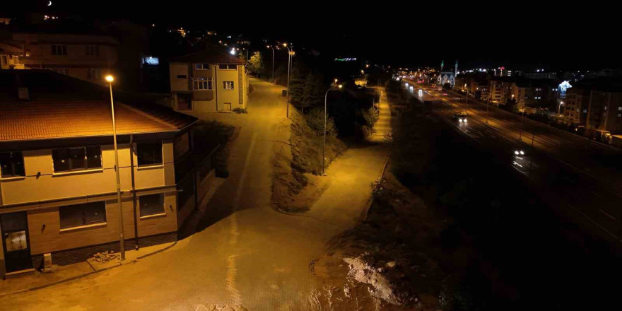 Bozüyük’te karanlık sokaklar aydınlatıldı