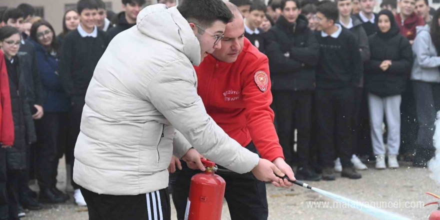 Bozüyük’te Kumral Abdal Anadolu Lisesi öğrencilerine yangın eğitimi