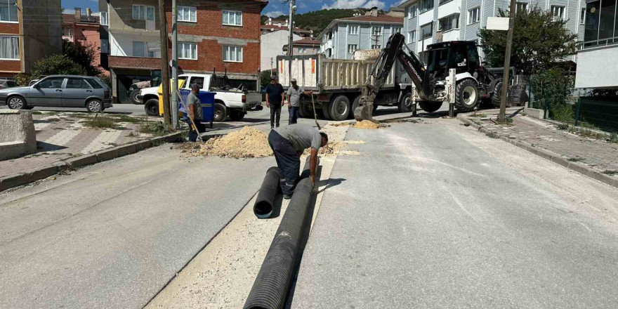 Bozüyük’te Meslek Lisesi Caddesi’nde yeni hat çalışması