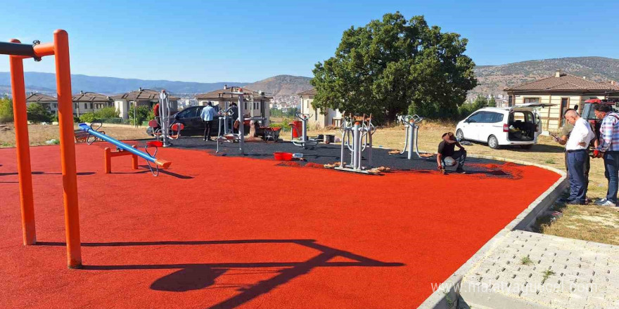 Bozüyük’te parklarda yenileme çalışması