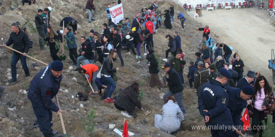 Bozüyük’te Şehitler Ormanı için 1111 adet fidan dikildi