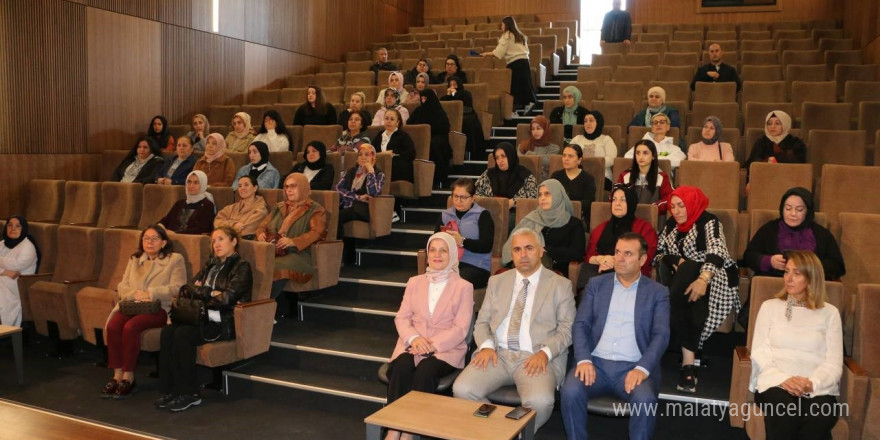 Bu seminerde, akran zorbalığı ve dijital bağımlılık tehlikesi anlatıldı