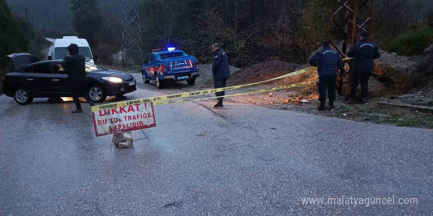 Bucak’ta heyelan riski: Pamucak-Sarıdere yolu trafiğe kapatıldı