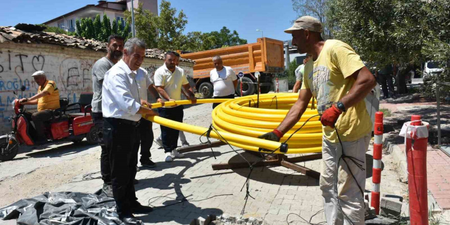 Buharkent’te doğalgaz boruları yer altına indi