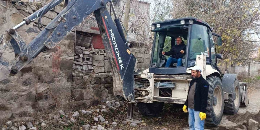 Bulanık Belediyesi 95 bin metrekare kilitli parke taşı döşedi