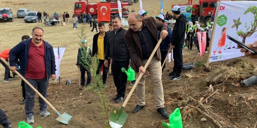 Buldan’da Cumhuriyet için fidan dikimi yapıldı