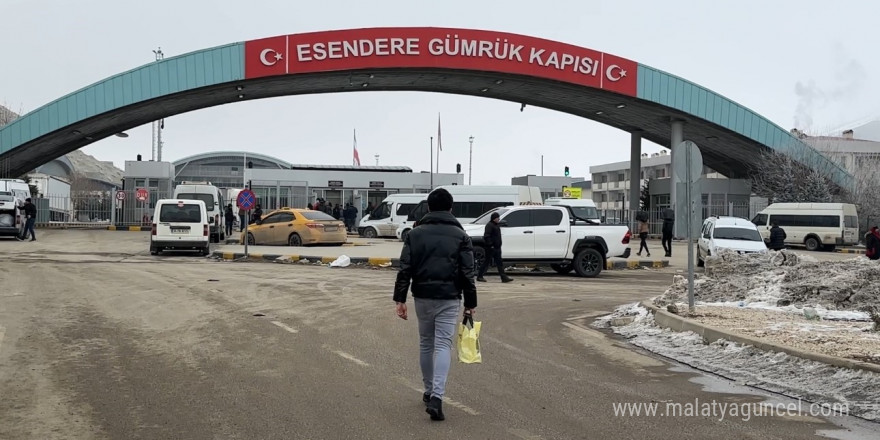 Bulduğu cüzdanı Türkiye’ye getirerek sahibine teslim etti