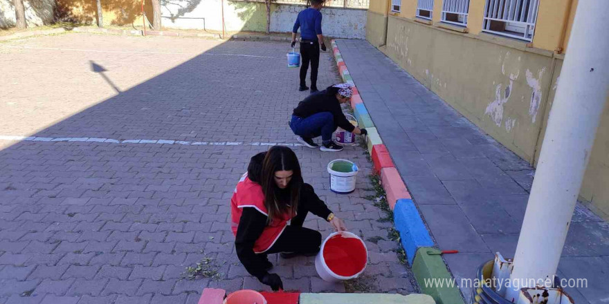 Bünyan’da okul yolları renklendirildi