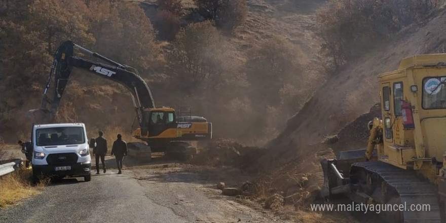 Bünyan’da yol çöktü