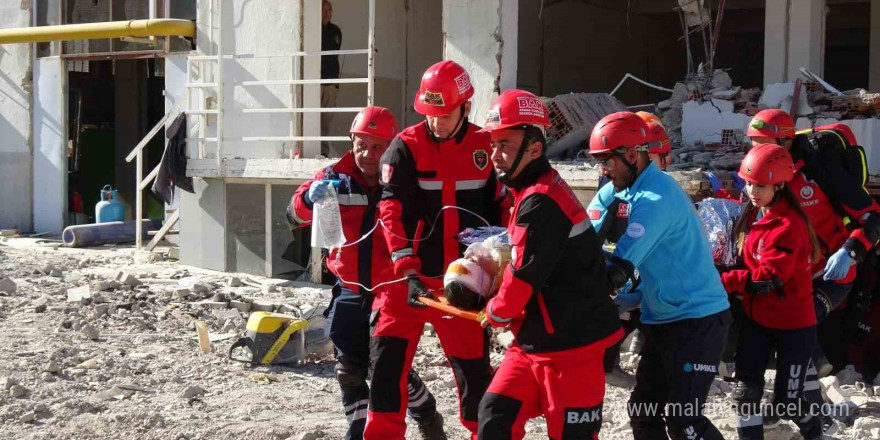 Burdur’da 5,7 şiddetindeki deprem tatbikatında gerçeği aratmayan görüntüler