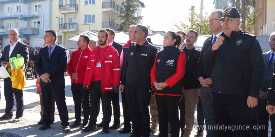 Burdur’da 5,7 şiddetindeki deprem tatbikatında gerçeği aratmayan görüntüler