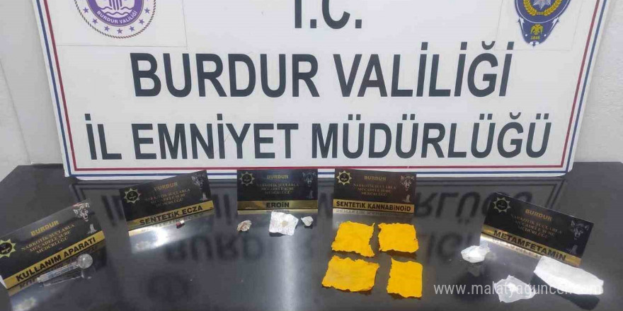 Burdur’da araçta ele geçirilen uyuşturucuya 2 tutuklama