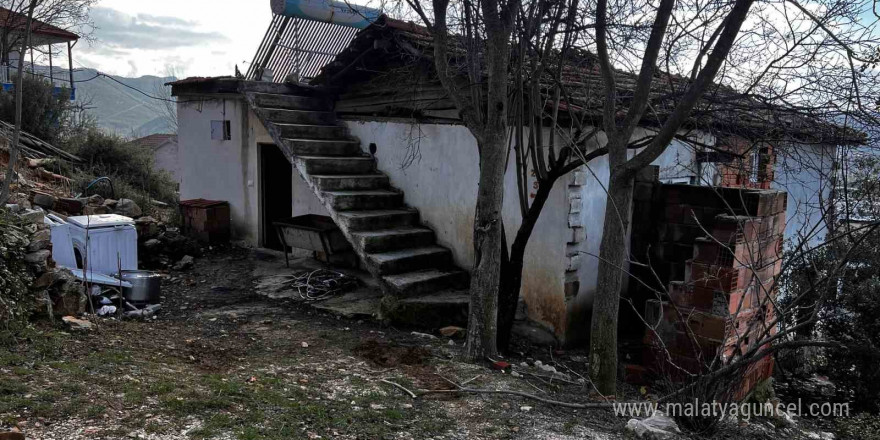 Burdur’da çamaşır makinesinden çıkan yangında 2 kişi dumandan etkilendi