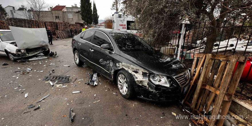 Burdur’da ehliyetsiz genç kaza yaptı: 1 yaralı