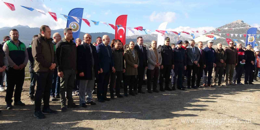 Burdur’da “Geleceğe nefes insanlığa nefes” diyerek 8 bin 850 fidan toprakla buluşturuldu