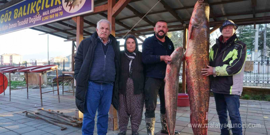 Burdur’da gölde tutulan dev yayın balığı görenleri şaşırttı