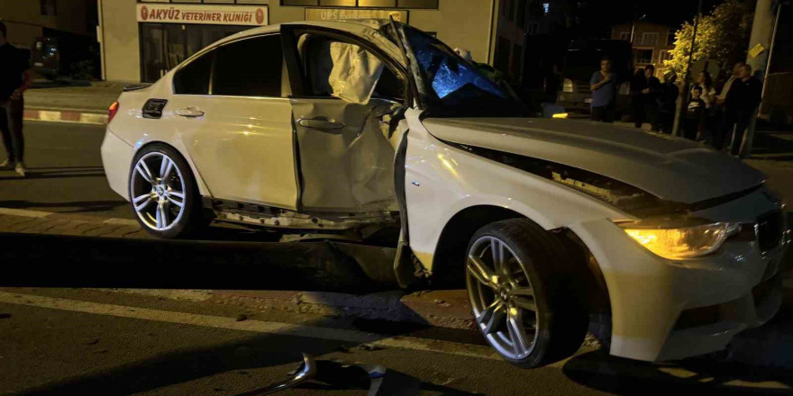 Burdur’da kontrolden çıkan otomobil aydınlatma direğine çarptı, sürücü kayıplara karıştı