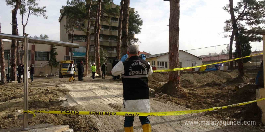 Burdur’da Öğretmenevi bahçesindeki kazıda insan kemikleri bulundu