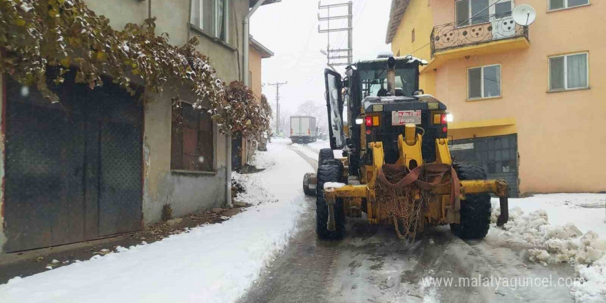 Bursa Büyükşehir, karla mücadele çalışmalarını sürdürüyor